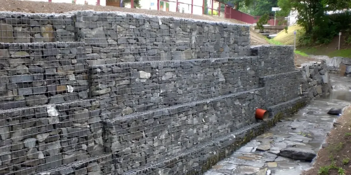 empresa-de-construcao-de-muro-de-arrimo-hr